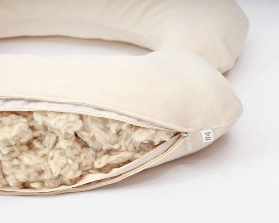 Home of Wool - U-shaped pregnancy pillow with natural wool stuffing stuffing detail