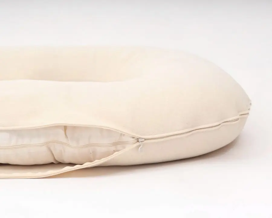 Home of Wool - U-shaped pregnancy pillow with natural wool stuffing stuffing - zipper detail