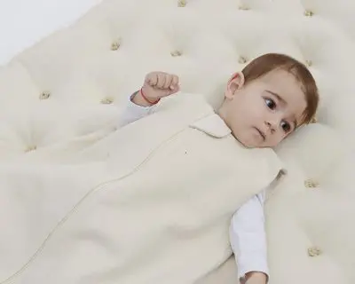 Home of Wool Baby-sovepose med baby
