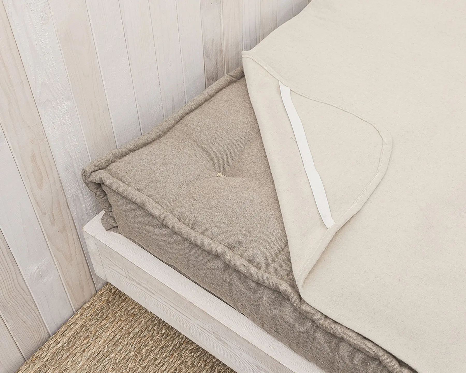 Natural Wool Mattress Protector - elastic strap detail