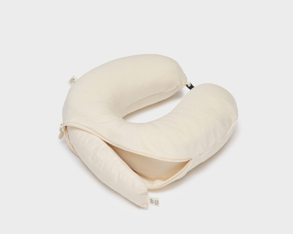 Rejsepude i naturlig uld med lynlås