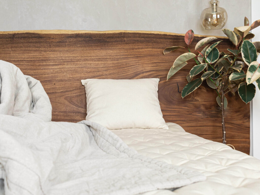 hyggelig seng med uldmadras, dyne og pude