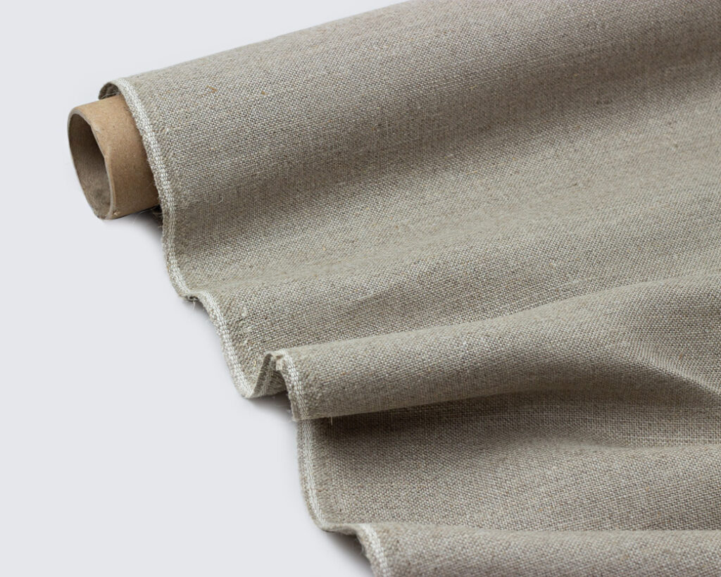 linne som rulles ut fra en rull