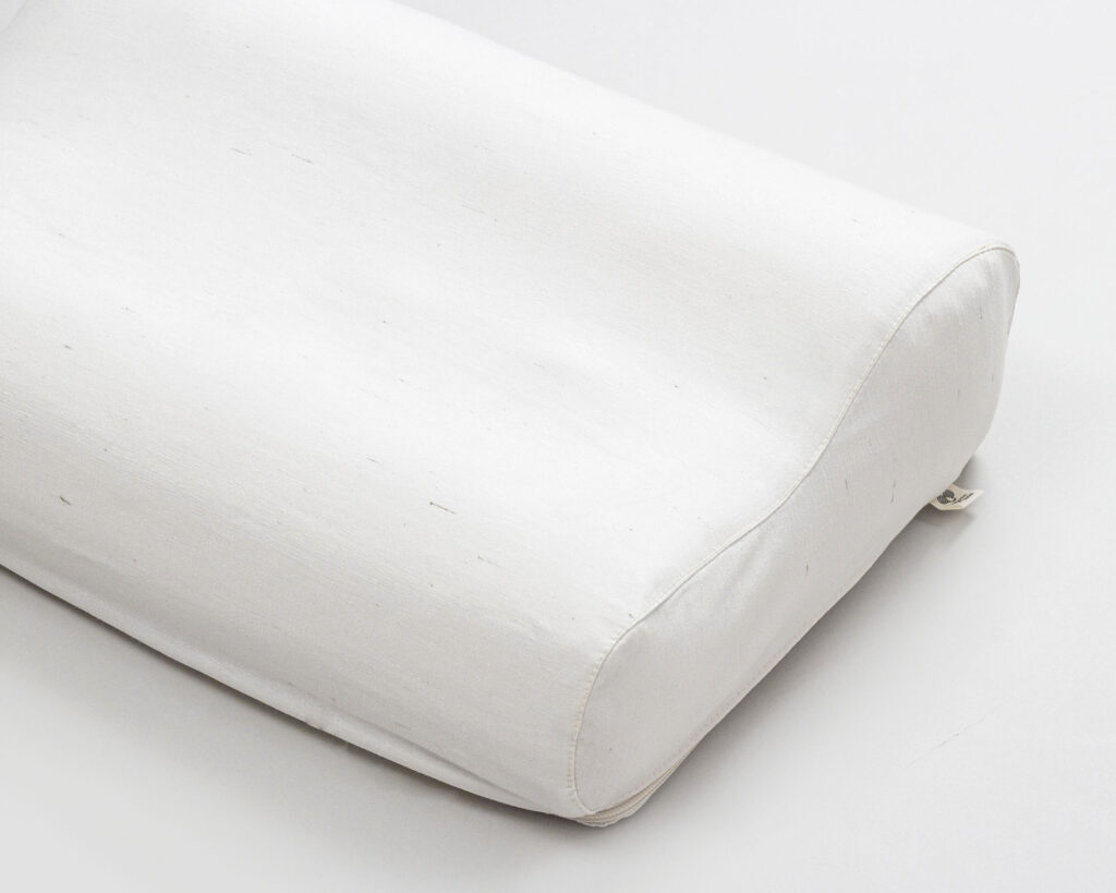 villainen ergonominen tyynyliina silkkimateriaalista