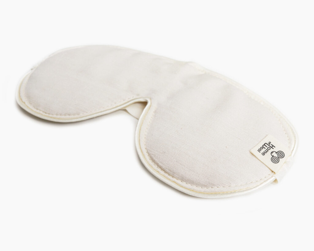 masque de sommeil en soie de mûrier par Home of Wool