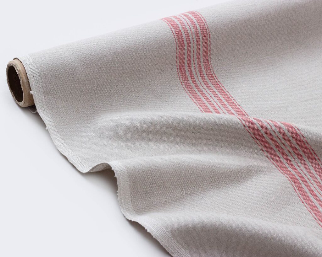 tessuto di lino a righe rosse aperto