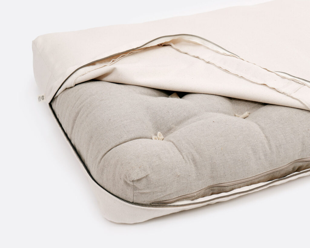 Relleno de cojín de repuesto con funda extraíble.