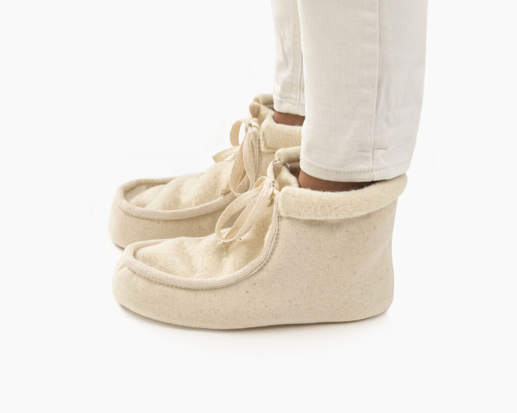 Profil der Wollstiefel-Hausschuhe