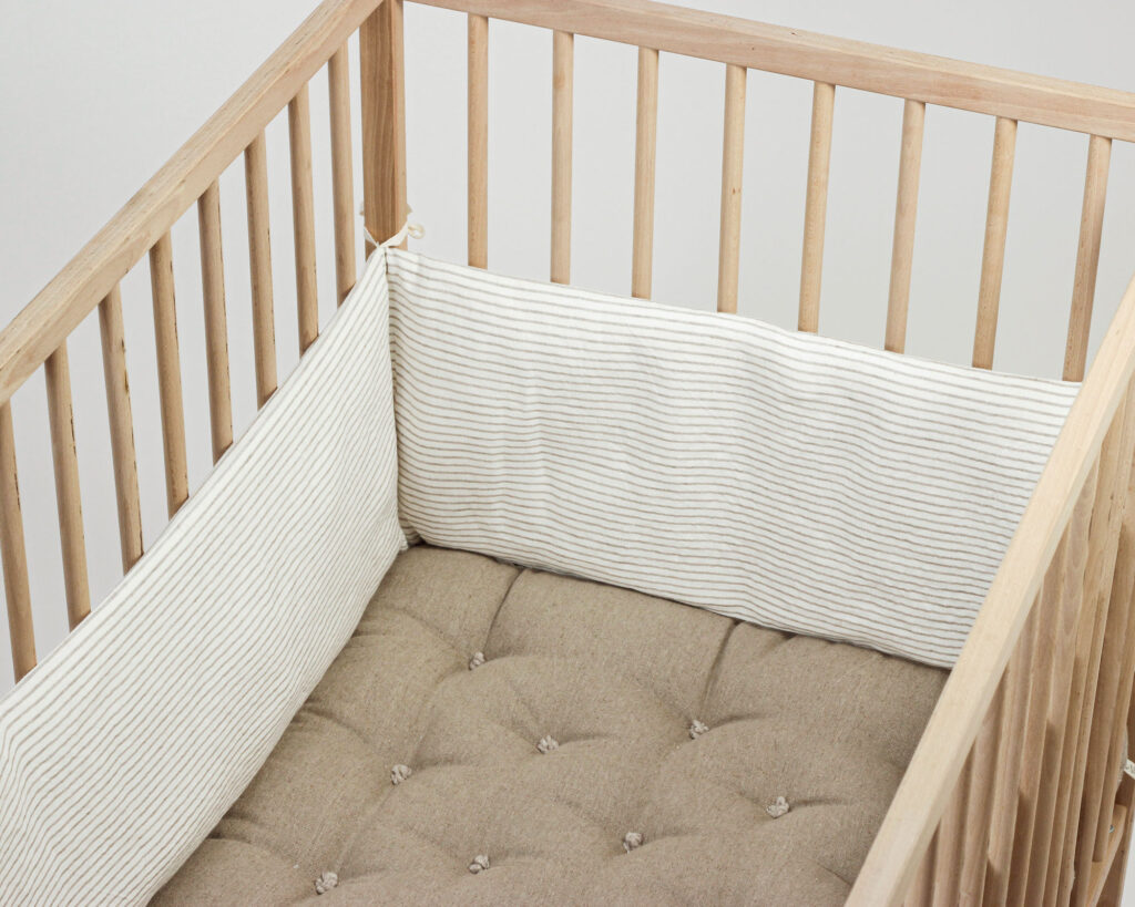 Wollsockel aus 100% Leinen mit dünnen grauen Streifen