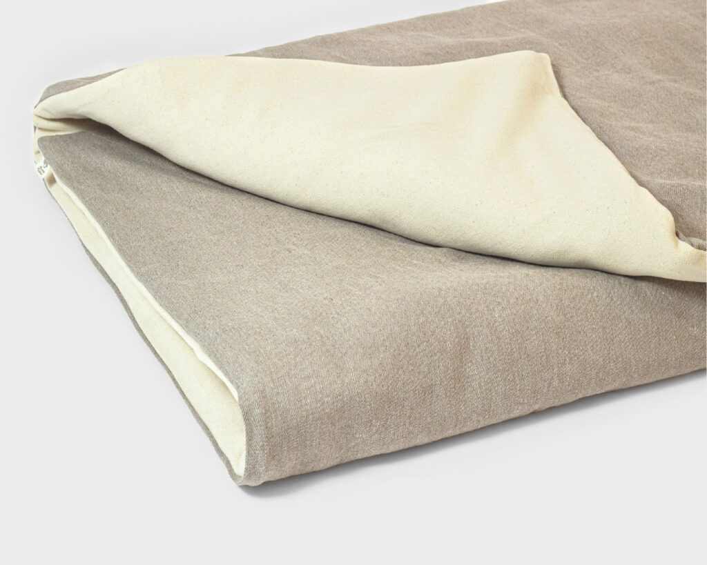 huis van wollen slaapmat gevouwen